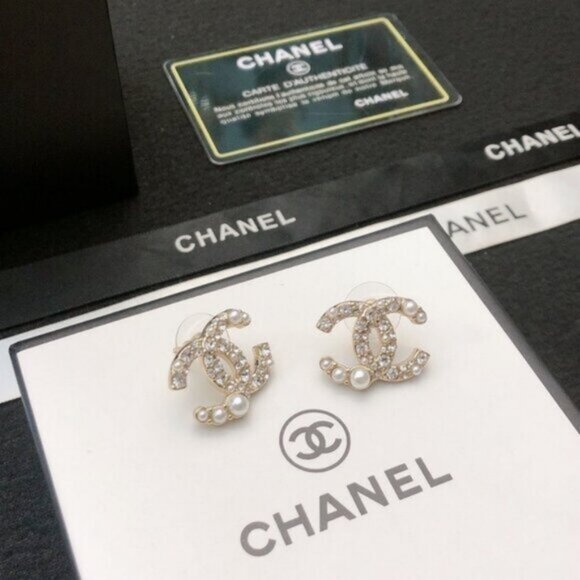 Chanel CC Sparkle Studs with Pearl Inlay - Picture 5 of 5